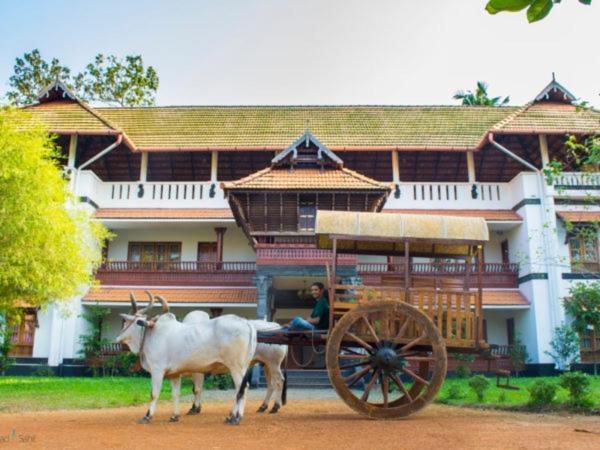 Rasa Gurukul Hotel Kizhake Chalakudi Exterior photo