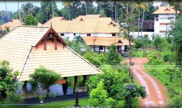 Rasa Gurukul Hotel Kizhake Chalakudi Exterior photo