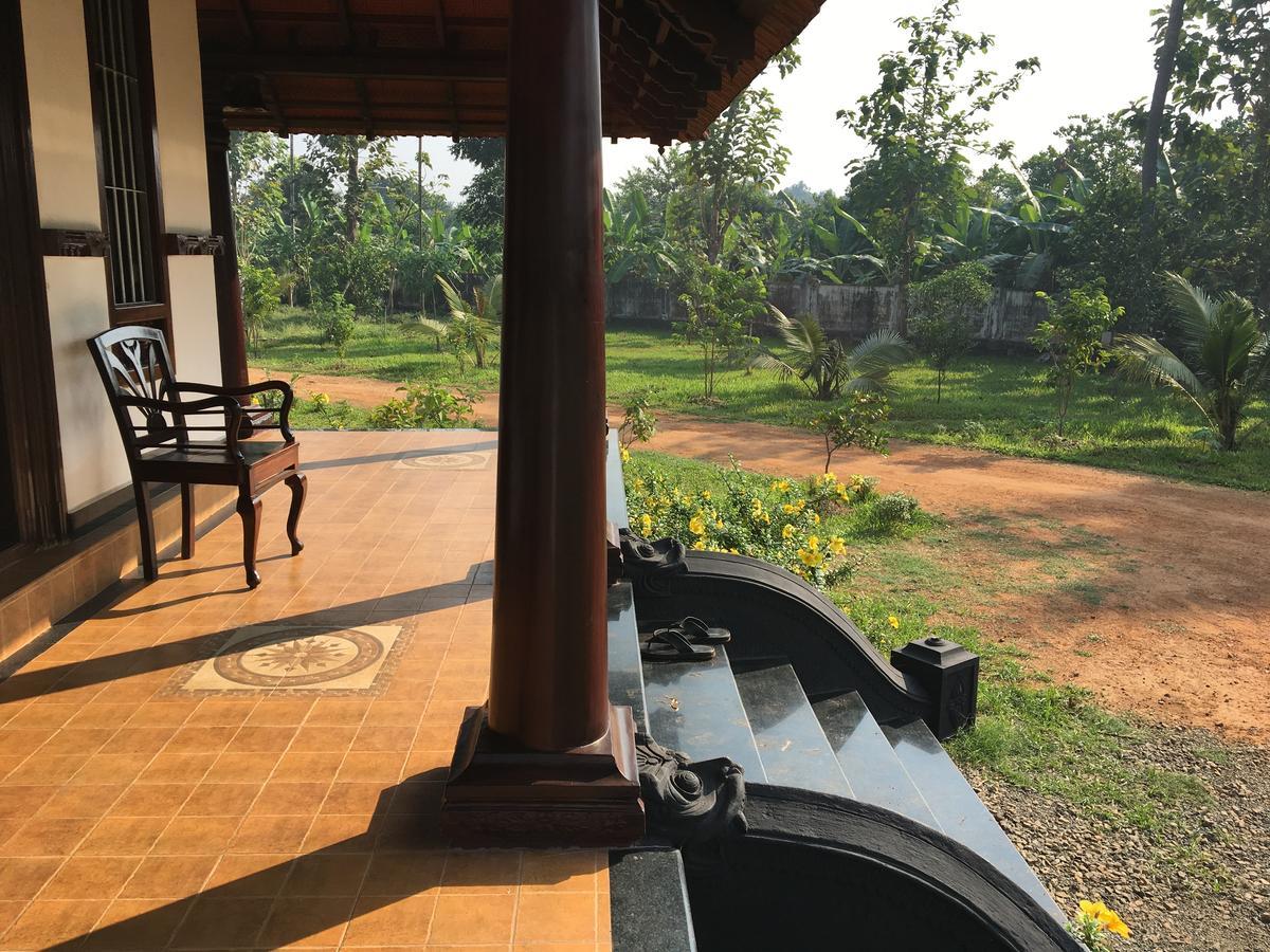 Rasa Gurukul Hotel Kizhake Chalakudi Exterior photo