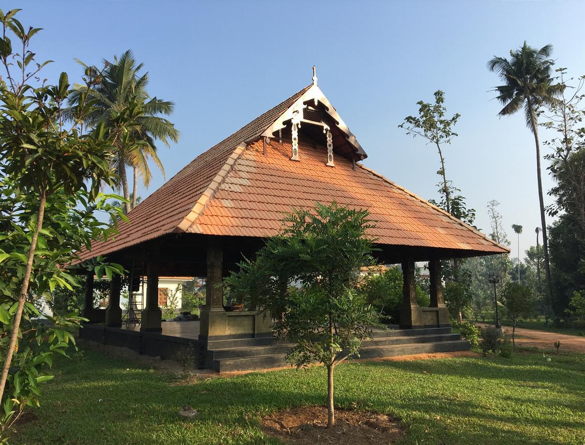 Rasa Gurukul Hotel Kizhake Chalakudi Exterior photo