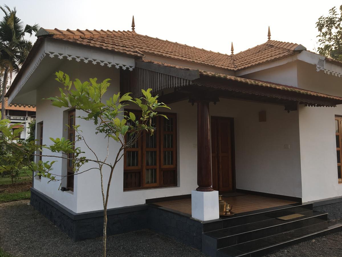 Rasa Gurukul Hotel Kizhake Chalakudi Exterior photo