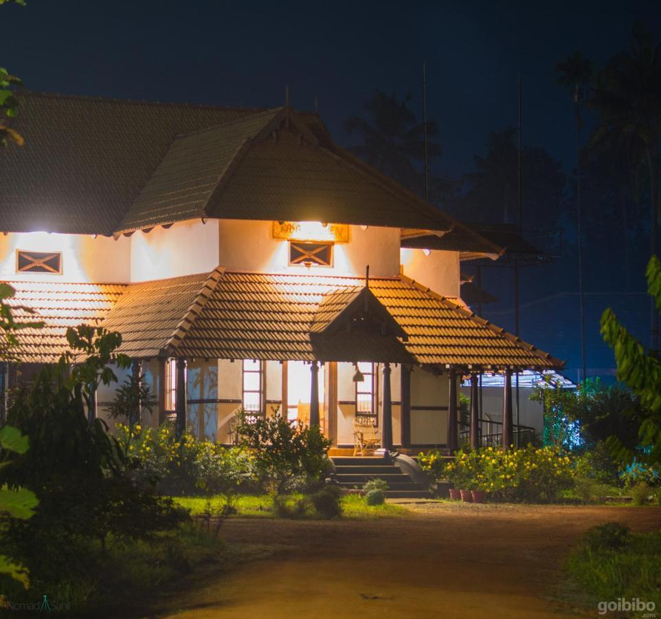 Rasa Gurukul Hotel Kizhake Chalakudi Exterior photo