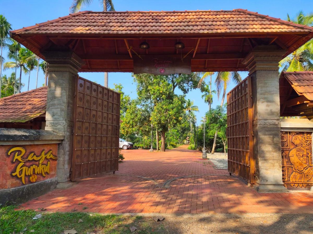 Rasa Gurukul Hotel Kizhake Chalakudi Exterior photo