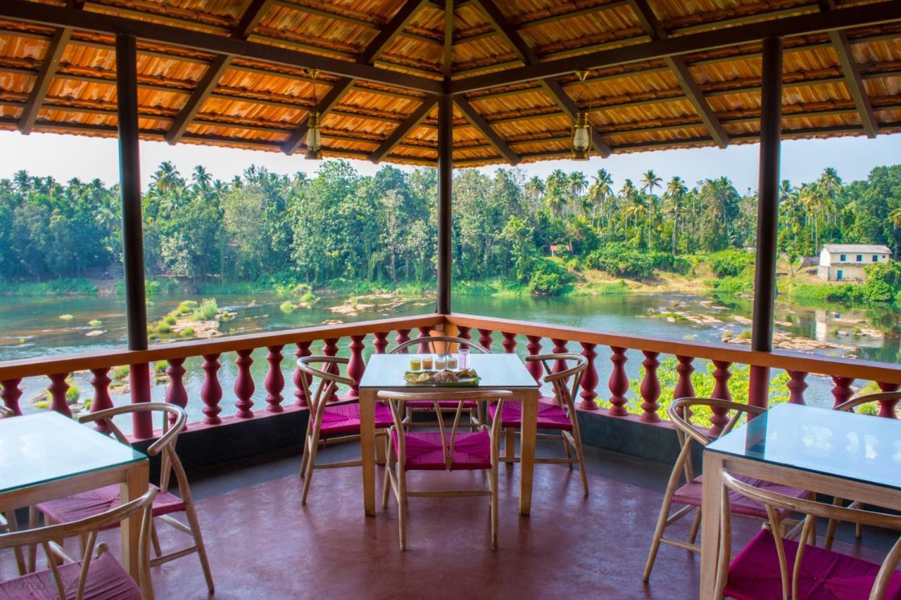 Rasa Gurukul Hotel Kizhake Chalakudi Exterior photo