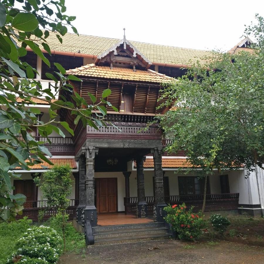 Rasa Gurukul Hotel Kizhake Chalakudi Exterior photo