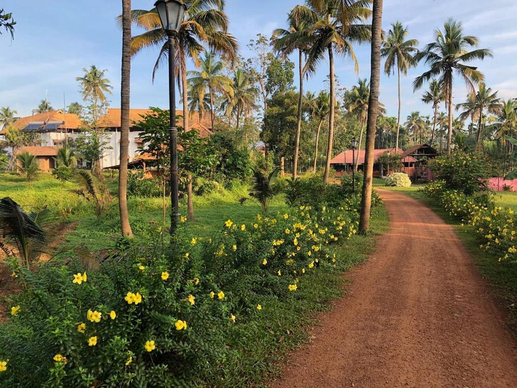 Rasa Gurukul Hotel Kizhake Chalakudi Exterior photo